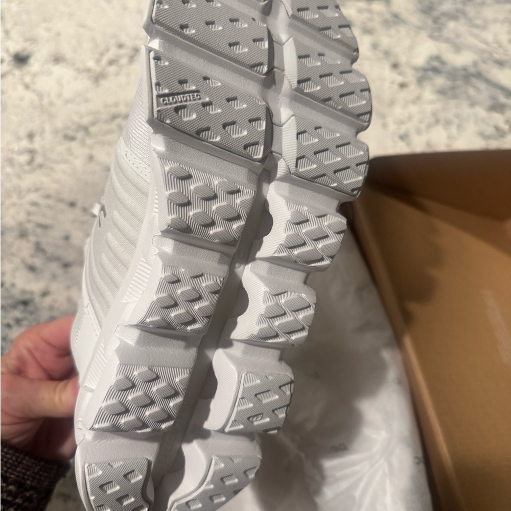 On Running White Athletic Shoes - Picture 4 of 6